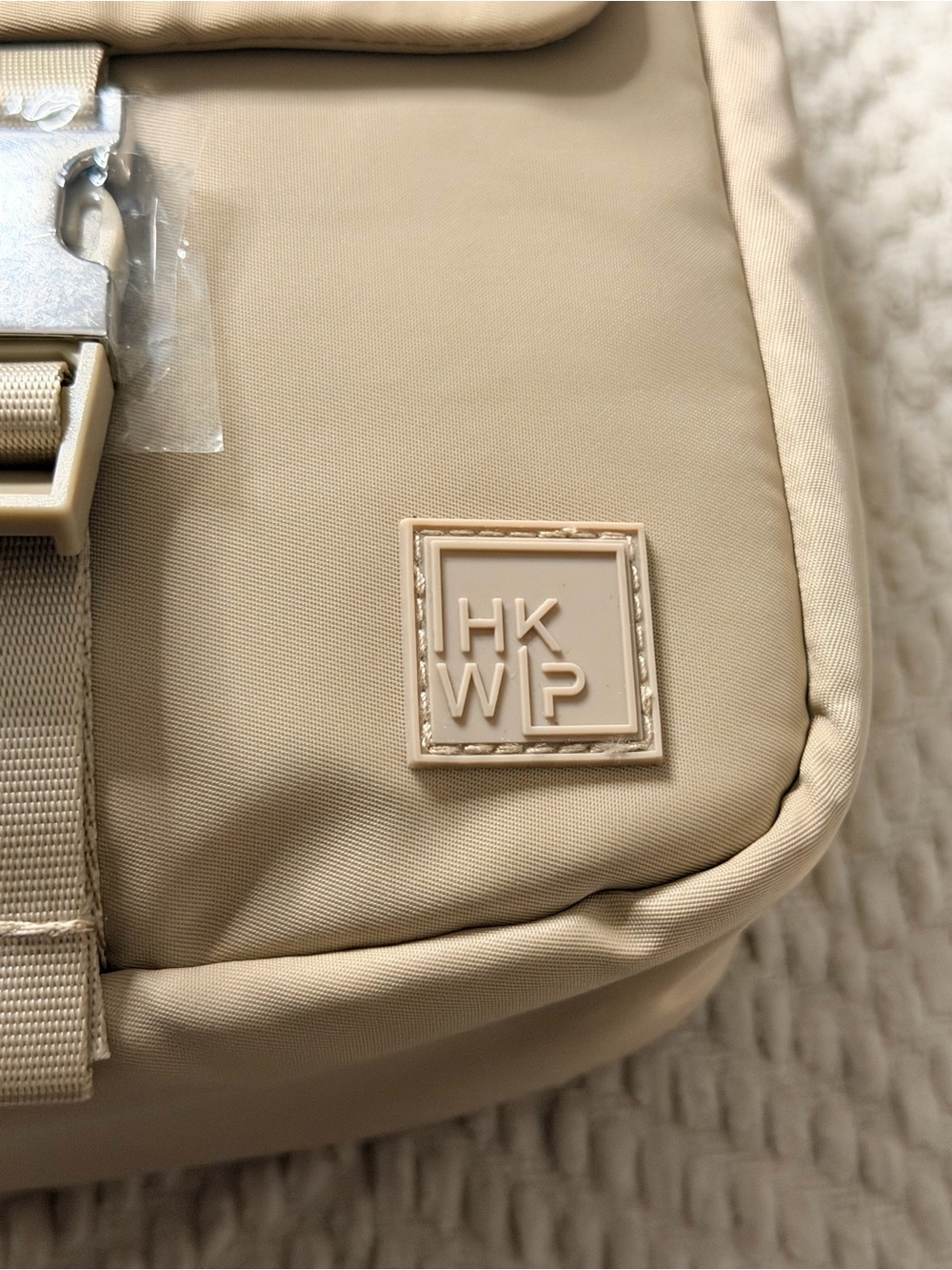 🤍New IHKWIP The Clip It Crossbody Bag🤍 - Picture 3 of 9